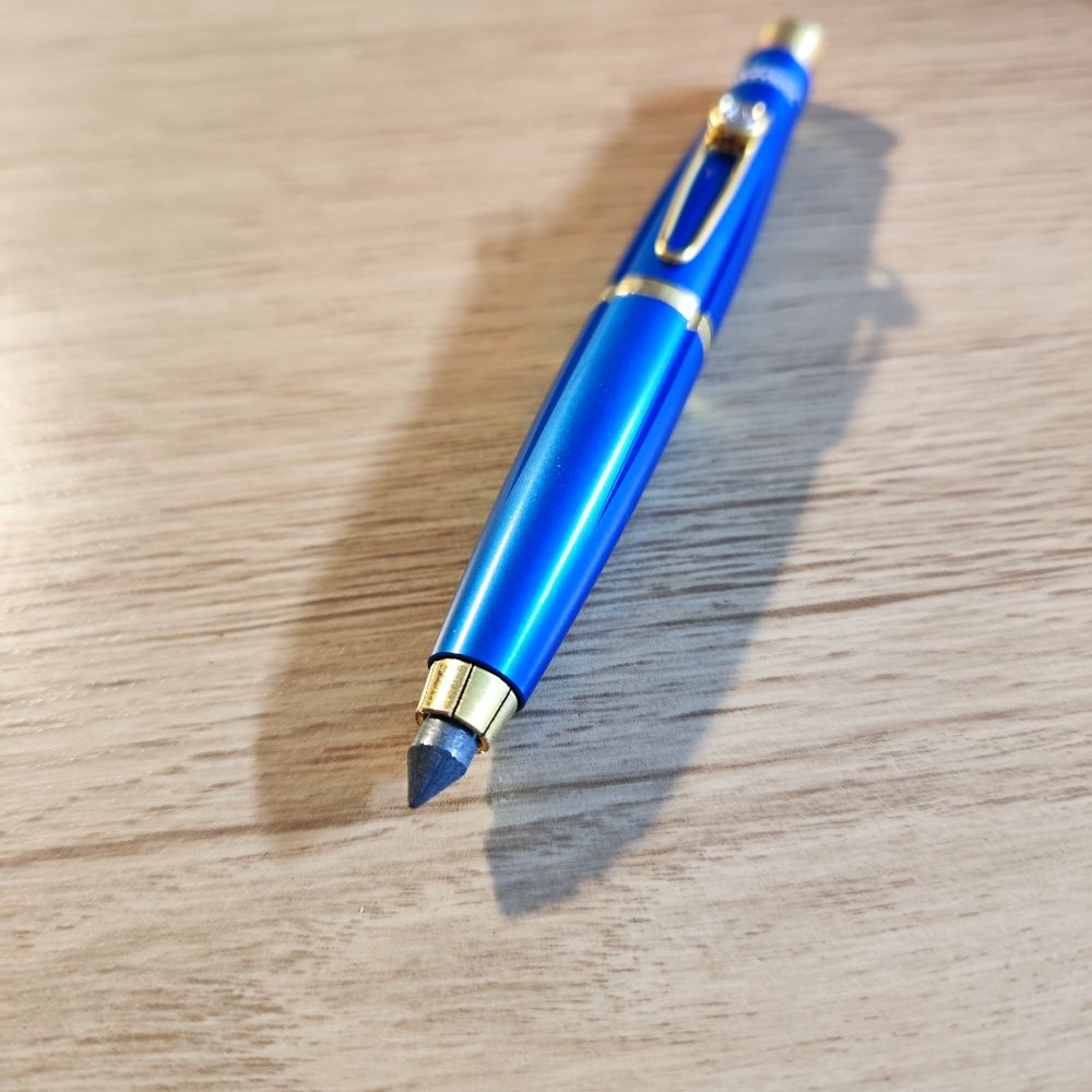 Portaminas Koh-i-Noor 5.6 mm azul de metal con afilaminas integrado